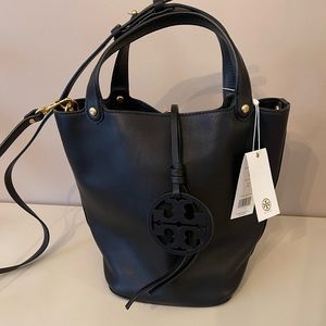 LIKE NEW WITH TAGS Tory Burch Bucket Bag